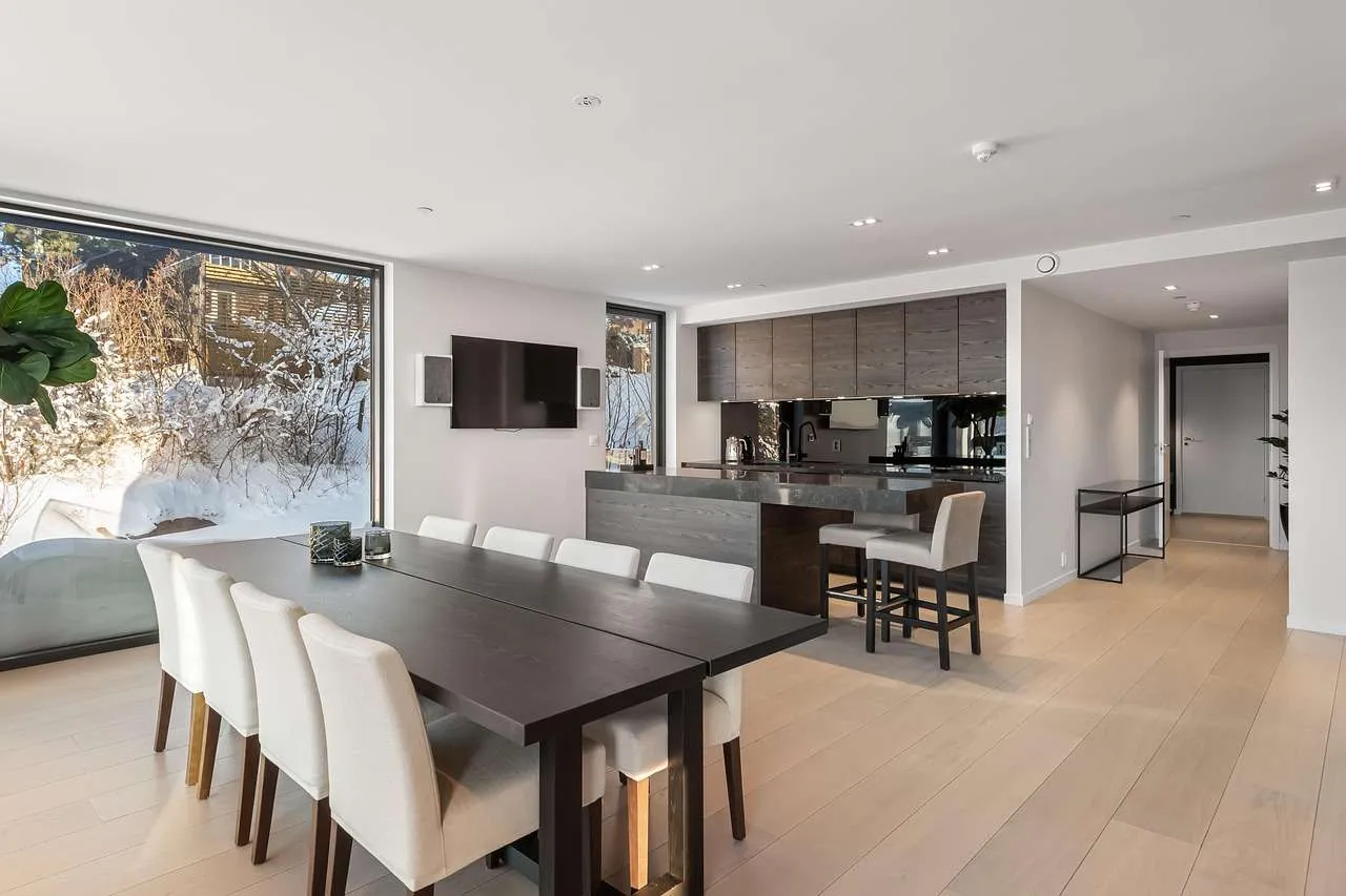 Home Window Repair: DIY vs Pro Guide